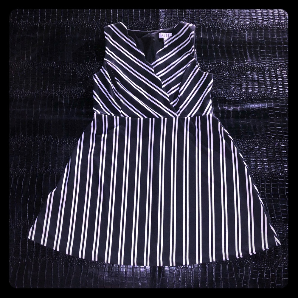 {Elle}Black White Striped Scalloped Neckline Dress